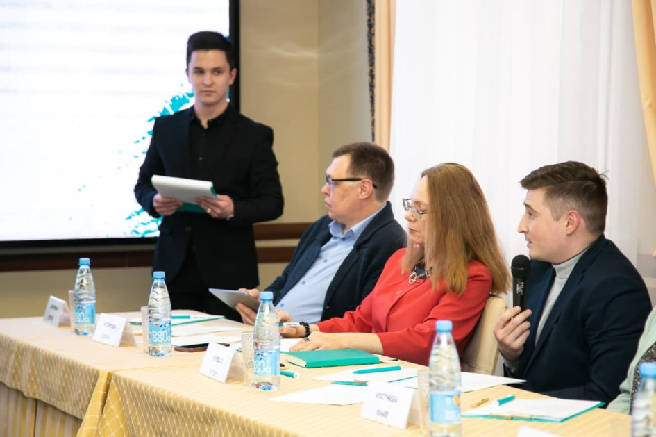 Жюри конкурса состояло из людей, представляющих различные сферы жизни. Это руководители, консультанты, политики, блогер и общественные деятели