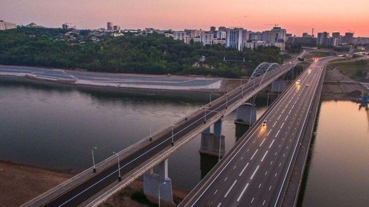 мост через реку белая