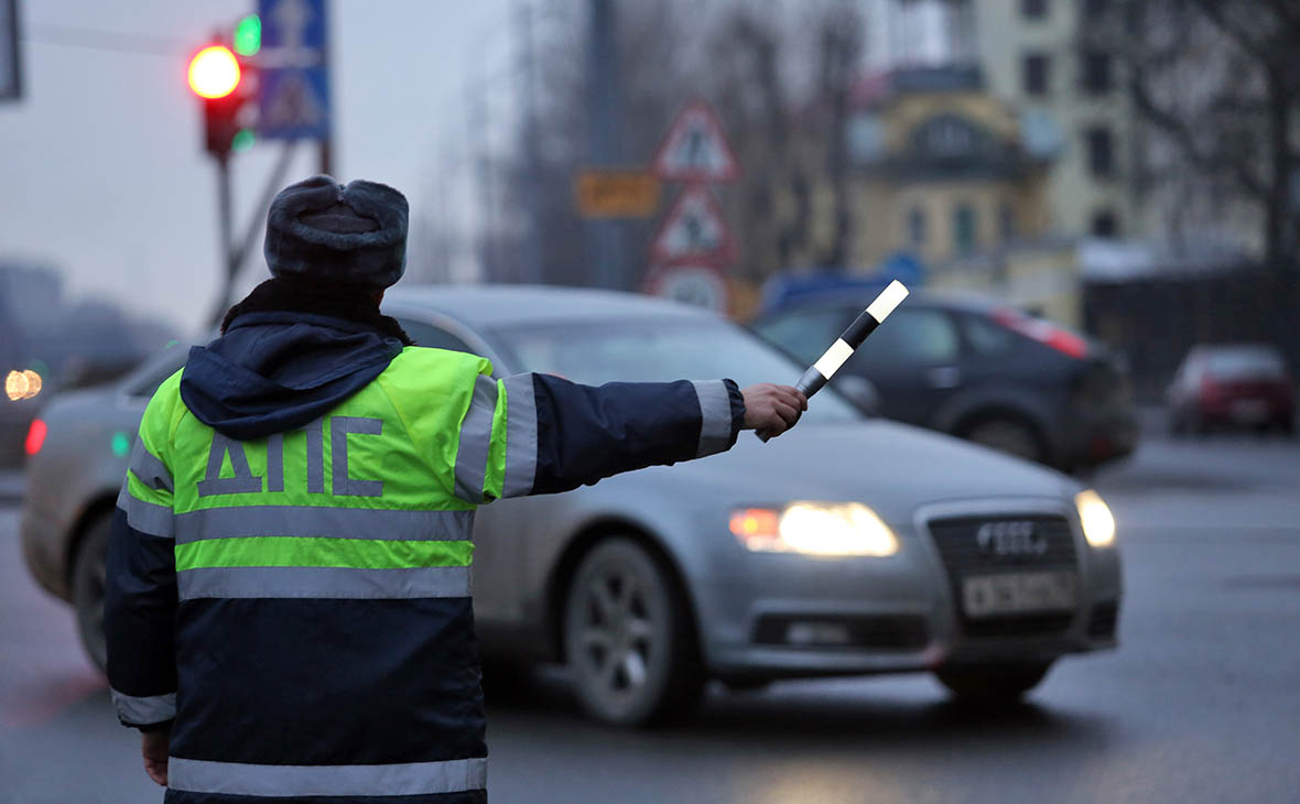 В центре Москвы Mercedes с номерами «АМР» насмерть сбил сотрудника ГИБДД