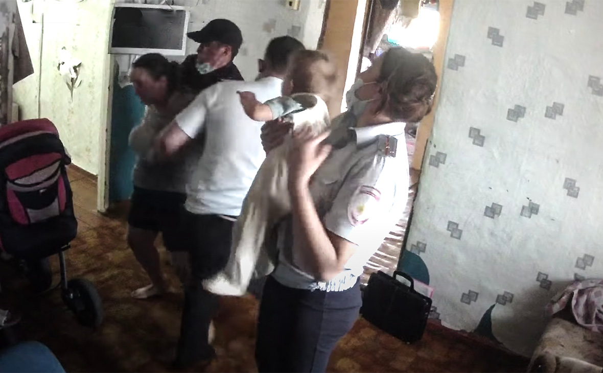 В Оренбургской области вернут в семью изъятых без решения суда детей