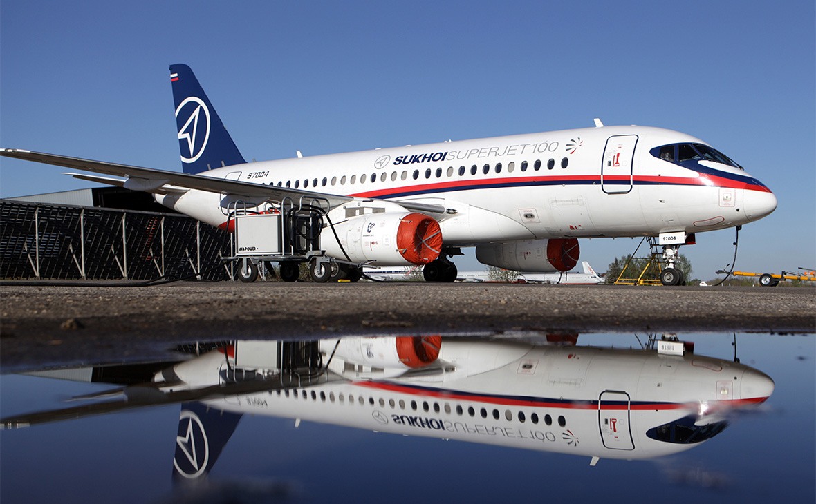 Sukhoj Superjet-100 выкатился за пределы полосы при посадке в Якутске