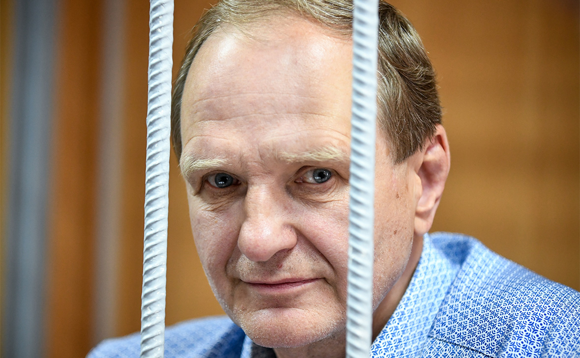 Суд арестовал бывшего замглавы МЧС по делу о мошенничестве