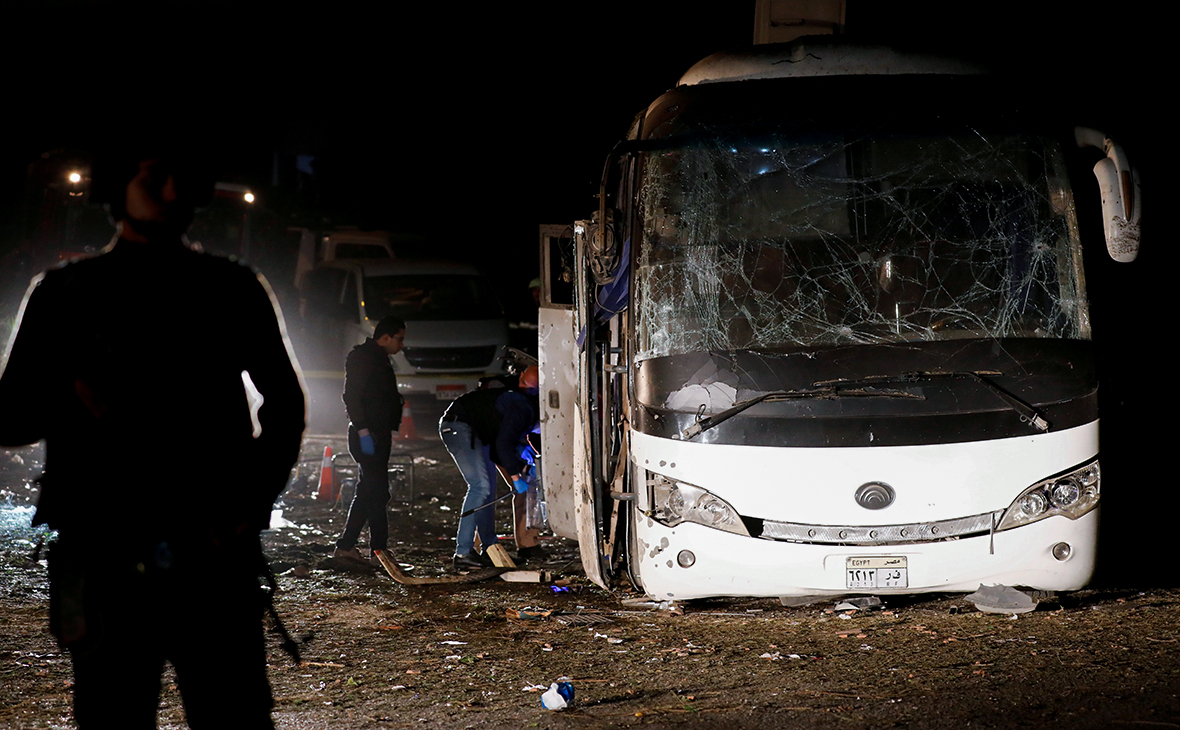 Появились фотографии с места взрыва автобуса в Египте