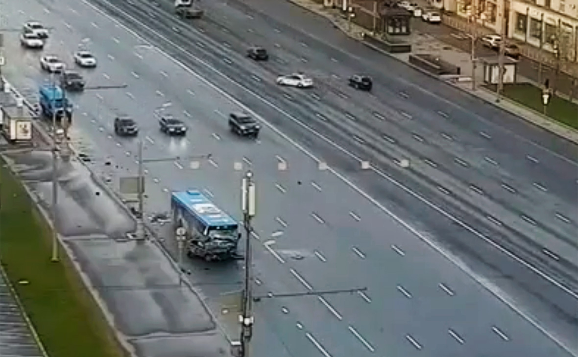 В ДТП с автобусом на Кутузовском проспекте погибли два человека