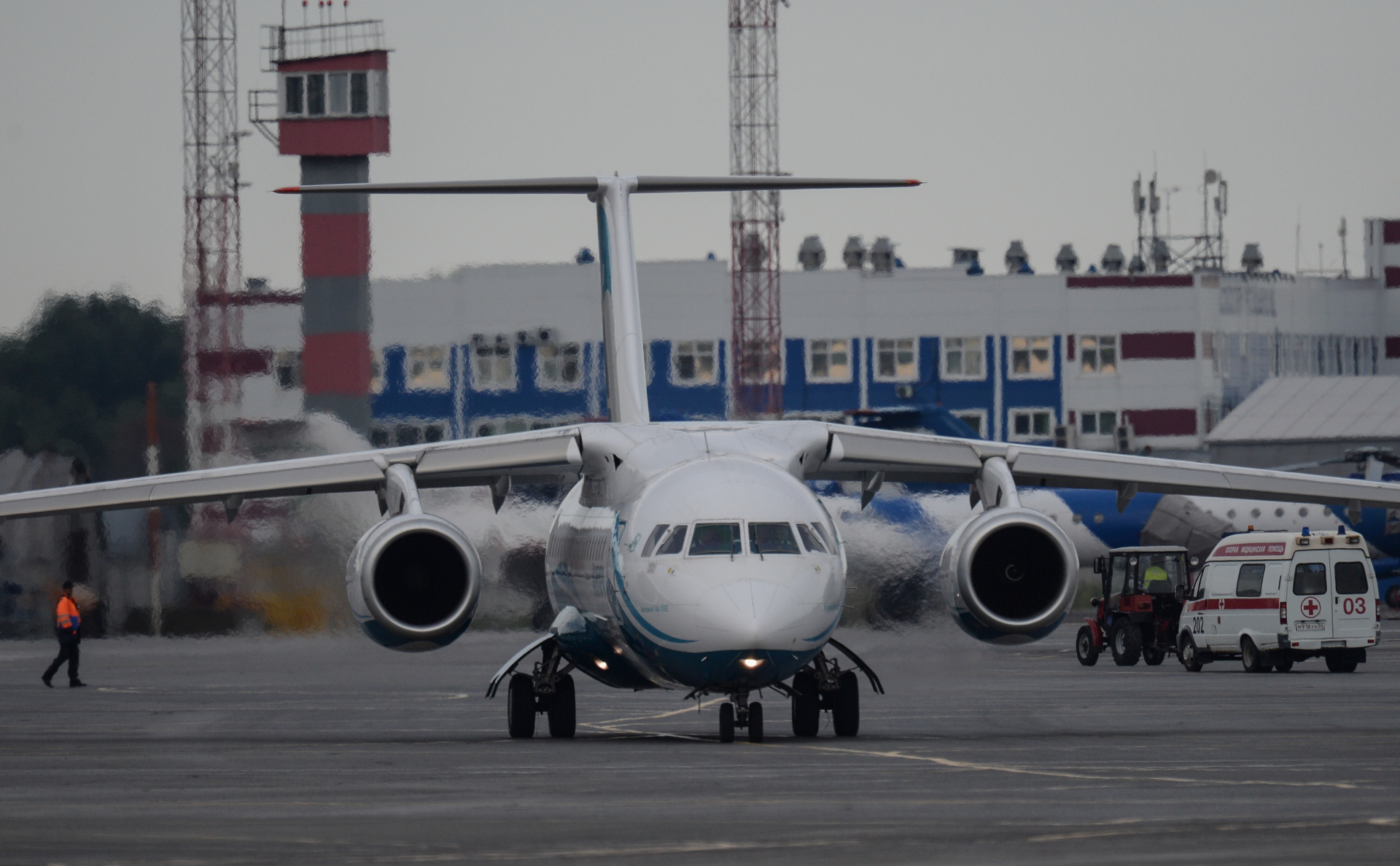 Вылетевший из Иркутска самолет вернулся по техническим причинам