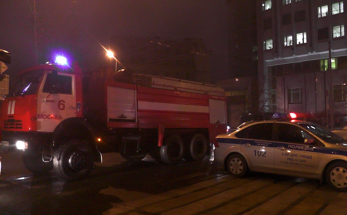 В Москве спасли 11 человек при тушении пожара в квартире