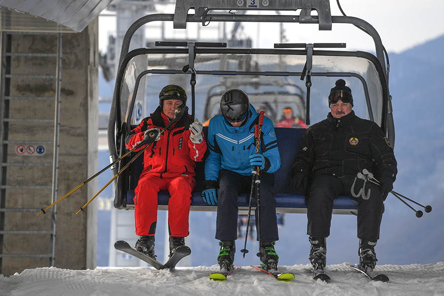 Путин и Лукашенко покатались в Сочи на лыжах. Фоторепортаж