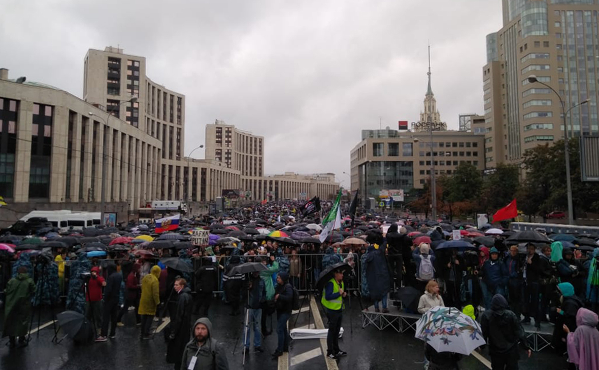 На проспекте Академика Сахарова в Москве начался согласованный митинг