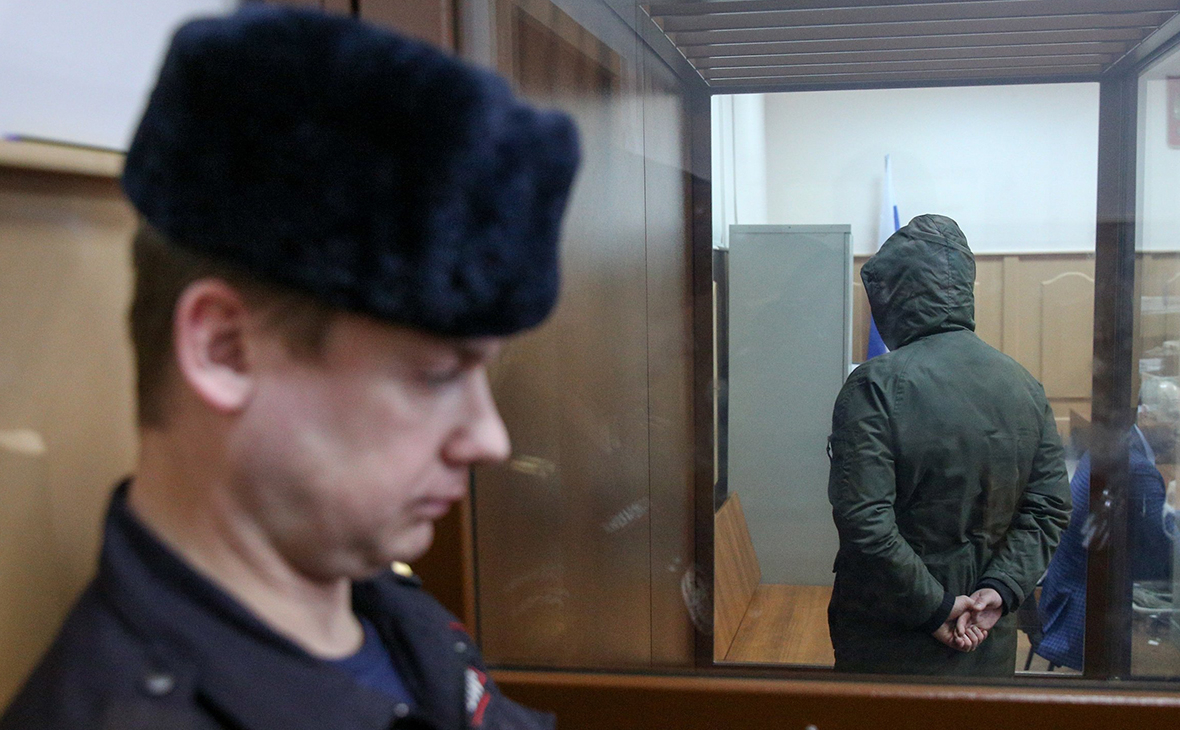 В Петербурге изменили приговор пытавшим задержанных экс-полицейским