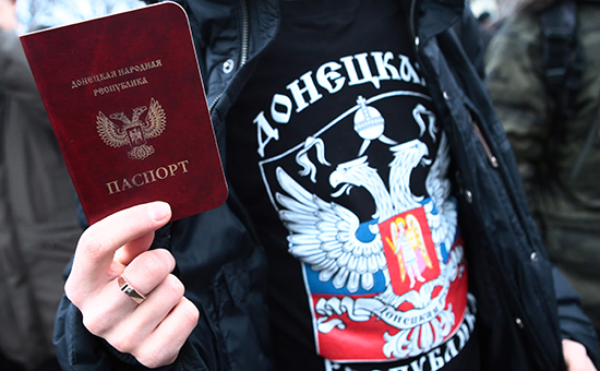 Для банков РФ, паспорт ЛНР и ДНР — филькина или путькина грамота.. Так что заходя в банк, можете его даже не доставать из своих широких штанин, — не примут.