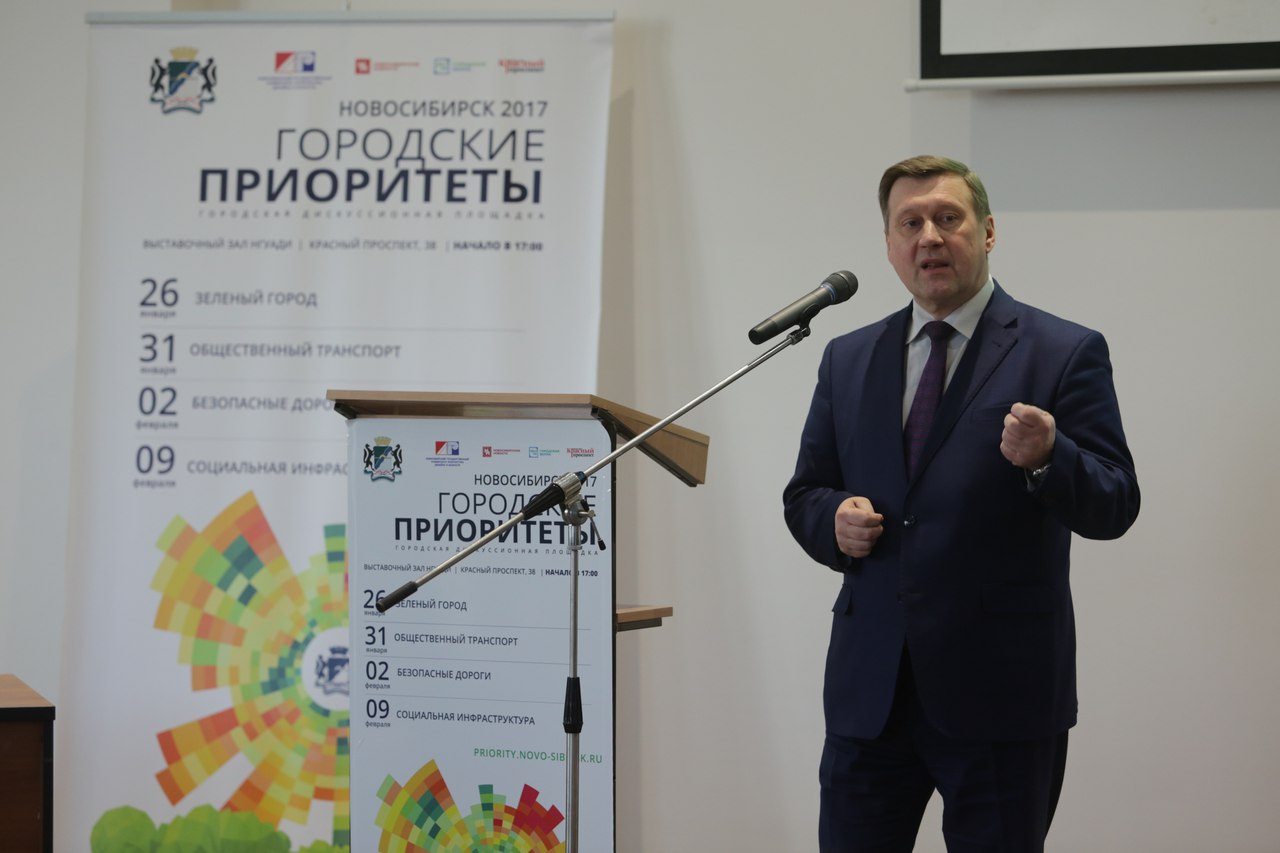 Мэр ответил на просьбу Меняйло поспешить с ледовой ареной