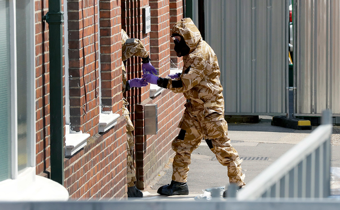 Полиция рассказала о найденной в Эймсбери бутылочке с «Новичком»