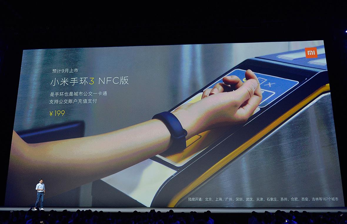 Xiaomi представила новый «умный» браслет Mi Band 3
