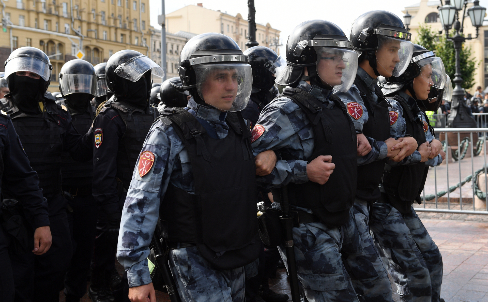 В Думу внесли законопроект об идентификации полицейских и росгвардейцев
