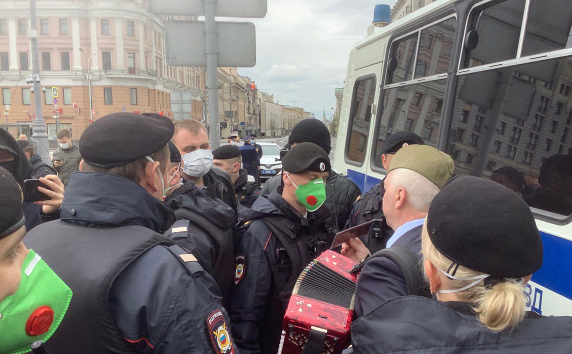 В КПРФ сообщили о задержании депутатов Мосгордумы на акции ко Дню Победы