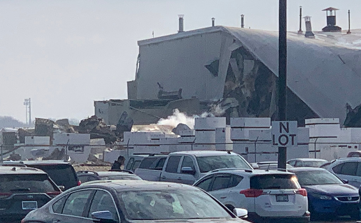 На авиастроительном заводе в Канзасе взрывом обрушило крышу