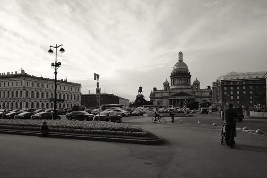 Петербург за пять минут: досмотры в метро и отмена концерта