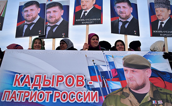 Участники митинга под лозунгом «В единстве наша сила» в поддержку Рамзана Кадырова в Грозном, 22 января 2015 года, Чечня