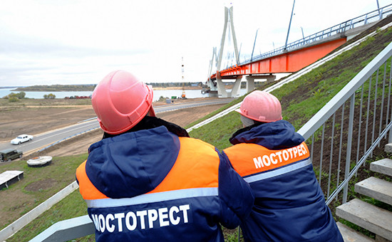 Работники компании «Мостотрест», октябрь 2009 года


