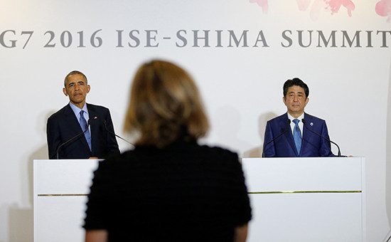 Президент США Барак Обама и премьер-министр Японии Синдзо Абэ во время двусторонней встречи на саммите G7. Япония, 25 мая 2016 года


