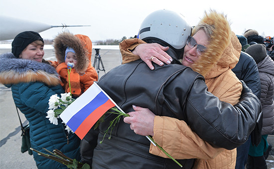 Встреча экипажей бомбардировщиков Су-24М ВКС России, вернувшихся из Сирии, на аэродроме Шагол в Челябинске. 17 марта 2016 года
