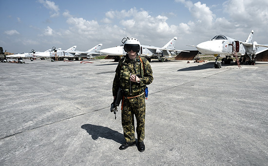 Пилот ВКС России на авиабазе Хмеймим в сирийской провинции Латакия


