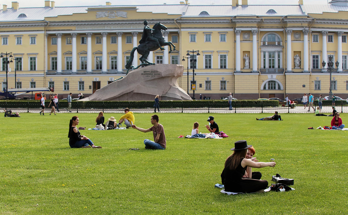 Площадь Санкт Петербурга в 2005