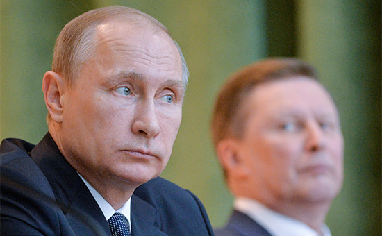 Президент России Владимир Путин и экс-глава кремлевской администрации Сергей Иванов (слева направо)
