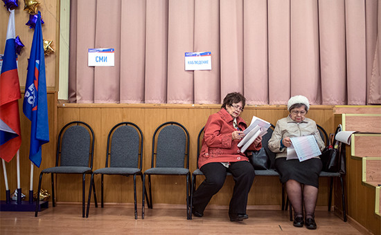 Во время предварительного голосования за кандидатов от партии «Единая Россия», выдвигаемых на выборы в Государственную Думу РФ, на избирательном участке № 644 в Москве 







