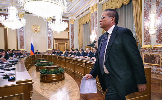 Министр экономического развития России Алексей Улюкаев во время заседания правительства России. Апрель 2015 года


