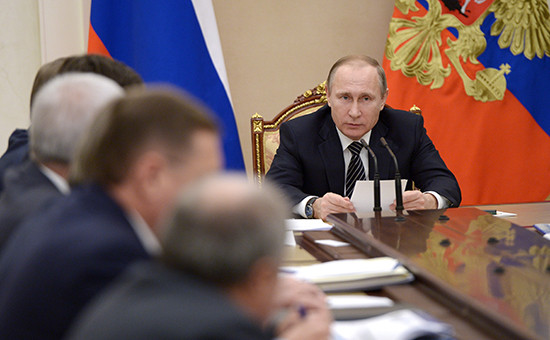 Президент России Владимир Путин на встрече в Кремле с главами основных нефтяных компаний России
