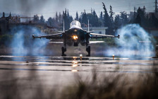 Посадка многофункционального истребителя-бомбардировщика Су-34 на аэродром авиабазы Хмеймим в Сирии


