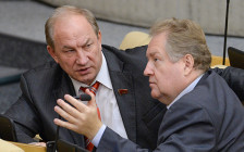 Депутаты Госдумы от КПРФ Сергей Обухов и Валерий Рашкин (слева)


