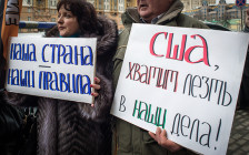 Участники пикета у посольства США в Москве, 2015 год
