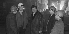 В 1993 году Тулеев был избран в Совет Федерации от Кузбасса.

На фото: Аман Тулеев на встрече с плавильщиками третьего цеха Кузнецкого завода ферросплавов