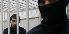 Заур Дадаев

Бывший боец чеченского батальона «Север» Внутренних войск МВД, предполагаемый киллер. Сразу после задержания признался в убийстве Немцова, однако вскоре отказался от показаний, заявив, что дал их под пытками
