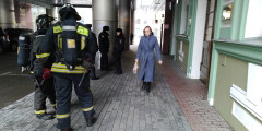 Эвакуация прошла в торговых центрах, например ЦУМе на Петровке, «Водном» и «Мега Химки». После проверки они вернулись к работе
