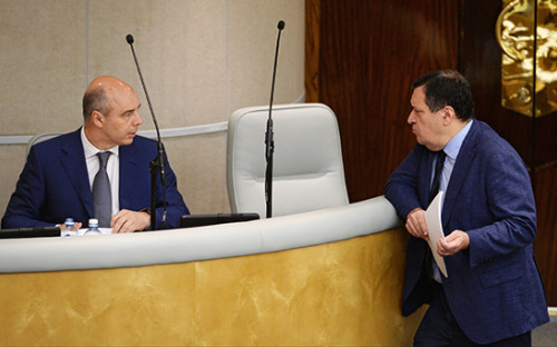 <p>Антон Силуанов и&nbsp;председатель комитета Госдумы РФ по&nbsp;бюджету и&nbsp;налогам Андрей Макаров</p>

<p></p>
