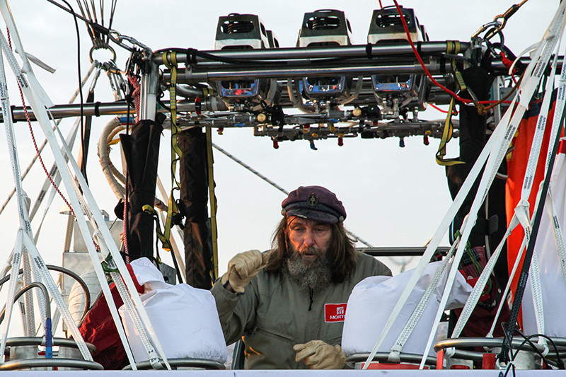 Российский путешественник Федор Конюхов перед стартом кругосветного полета на воздушном шаре «Мортон»
