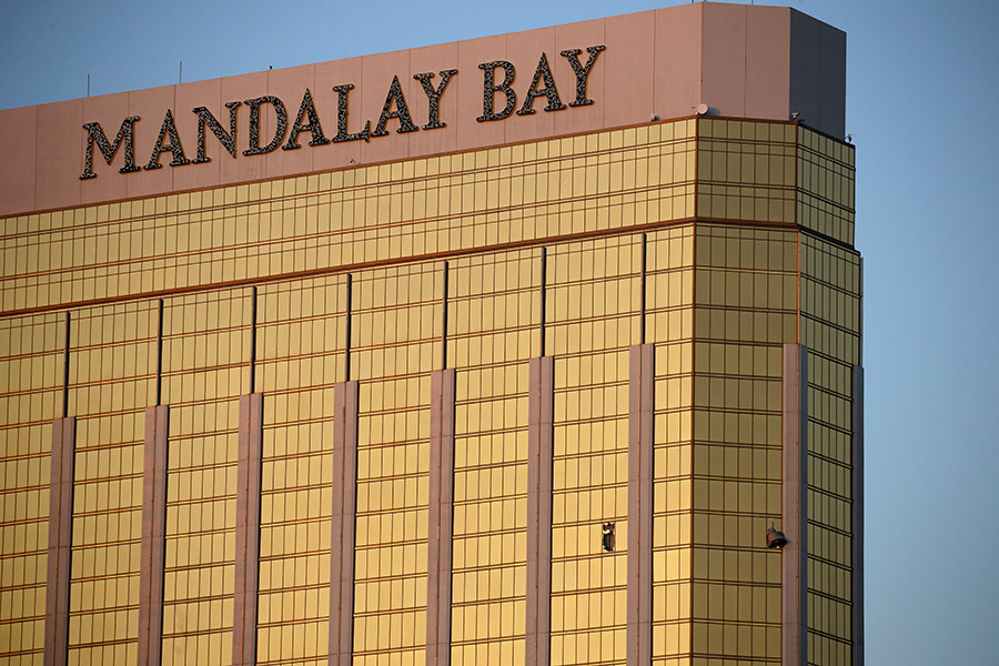 Гостиница Mandalay Bay в Лас-Вегасе, из которой вел огонь Стивен Пэддок



