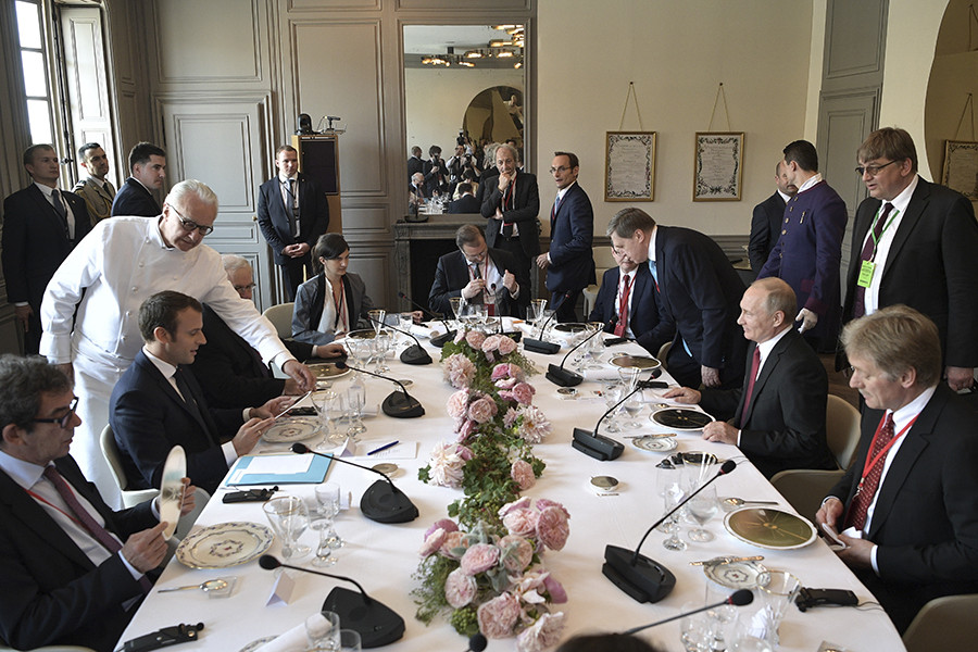 Встреча российской и французской делегаций в Версале


