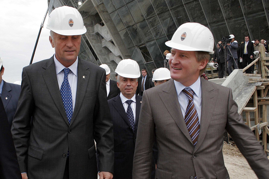 Ринат Ахметов (справа) во время презентации нового стадиона «Донбасс- арена»


