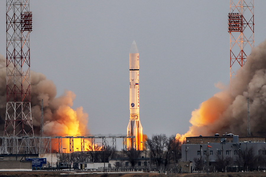 Запуск ракеты-носителя «Протон-М» с аппаратами совместной российско-европейской межпланетной миссии «Экзомарс-2016» со стартовой площадки космодрома Байконур. 14 марта 2016 года


