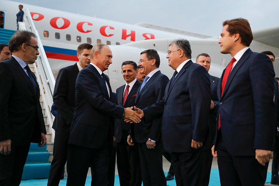 Владимир Путин во время визита в Турцию 28 сентября 2017 года
