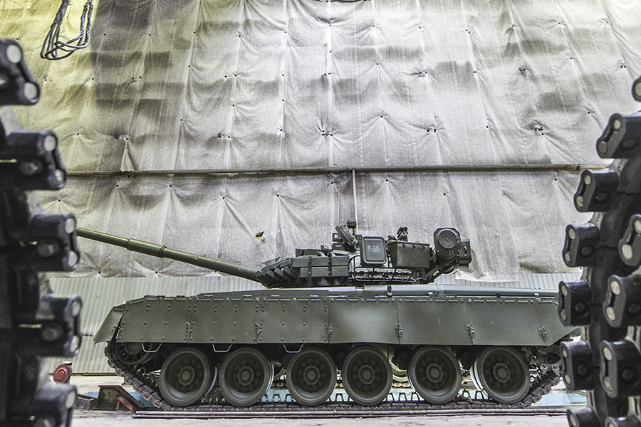Модернизация танка Т-72 на одном из предприятий Уралвагонзавода


