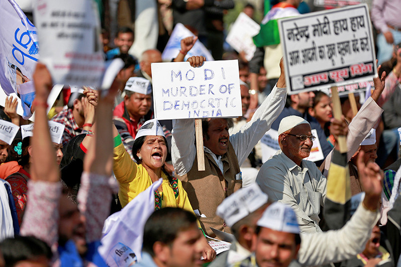 Протесты в Нью-Дели против изъятия из оборота купюр достоинством 500 и 1 тыс. рупий. 28 ноября 2016 года


