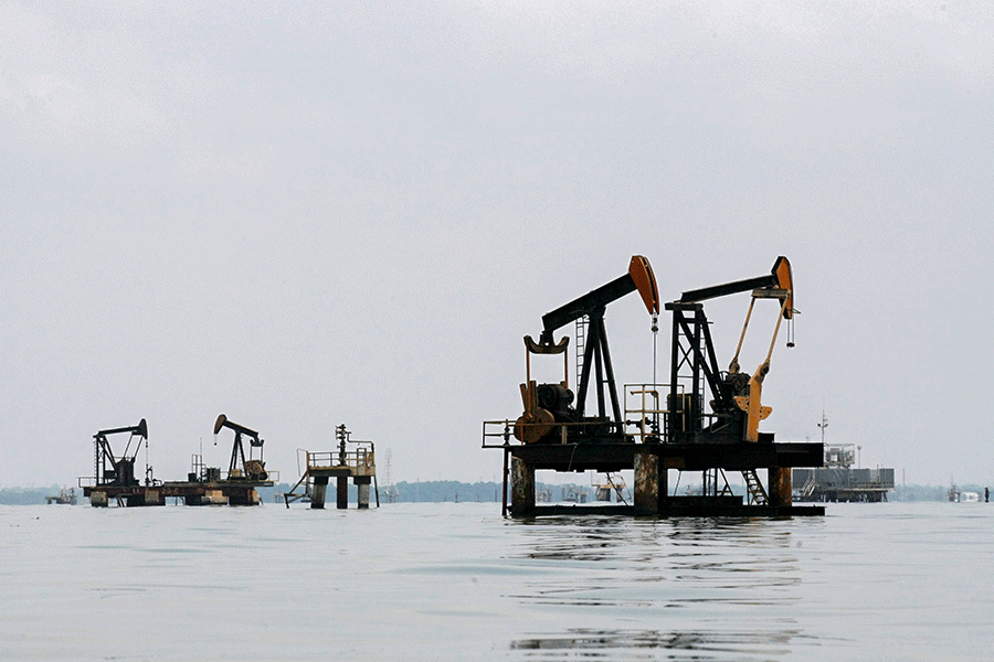 Нефтяные насосы на озере Маракайбо в Венесуэле


