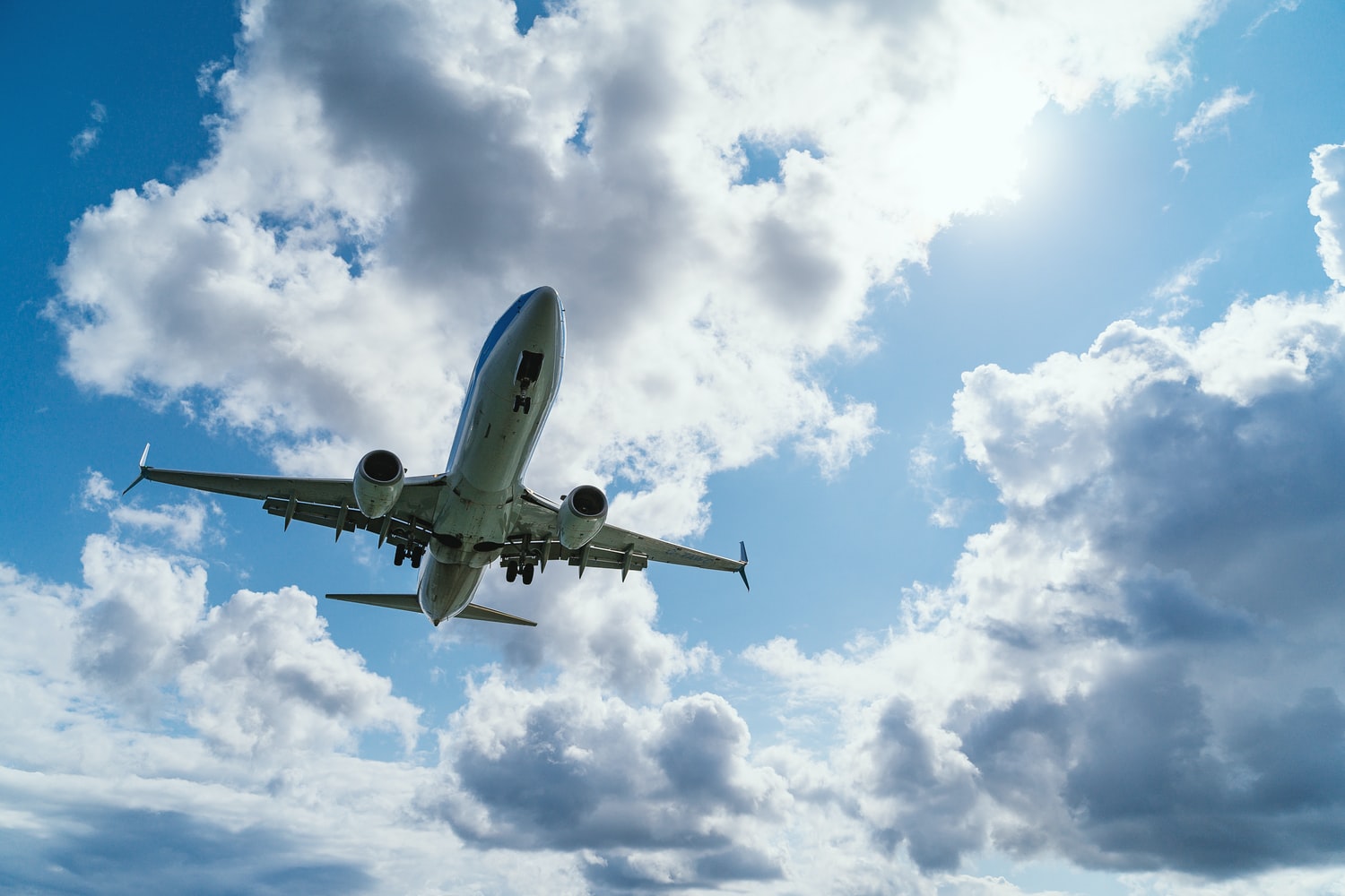 «АльфаСтрахование» и AZUR air запустили сервис страхования авиапассажиров