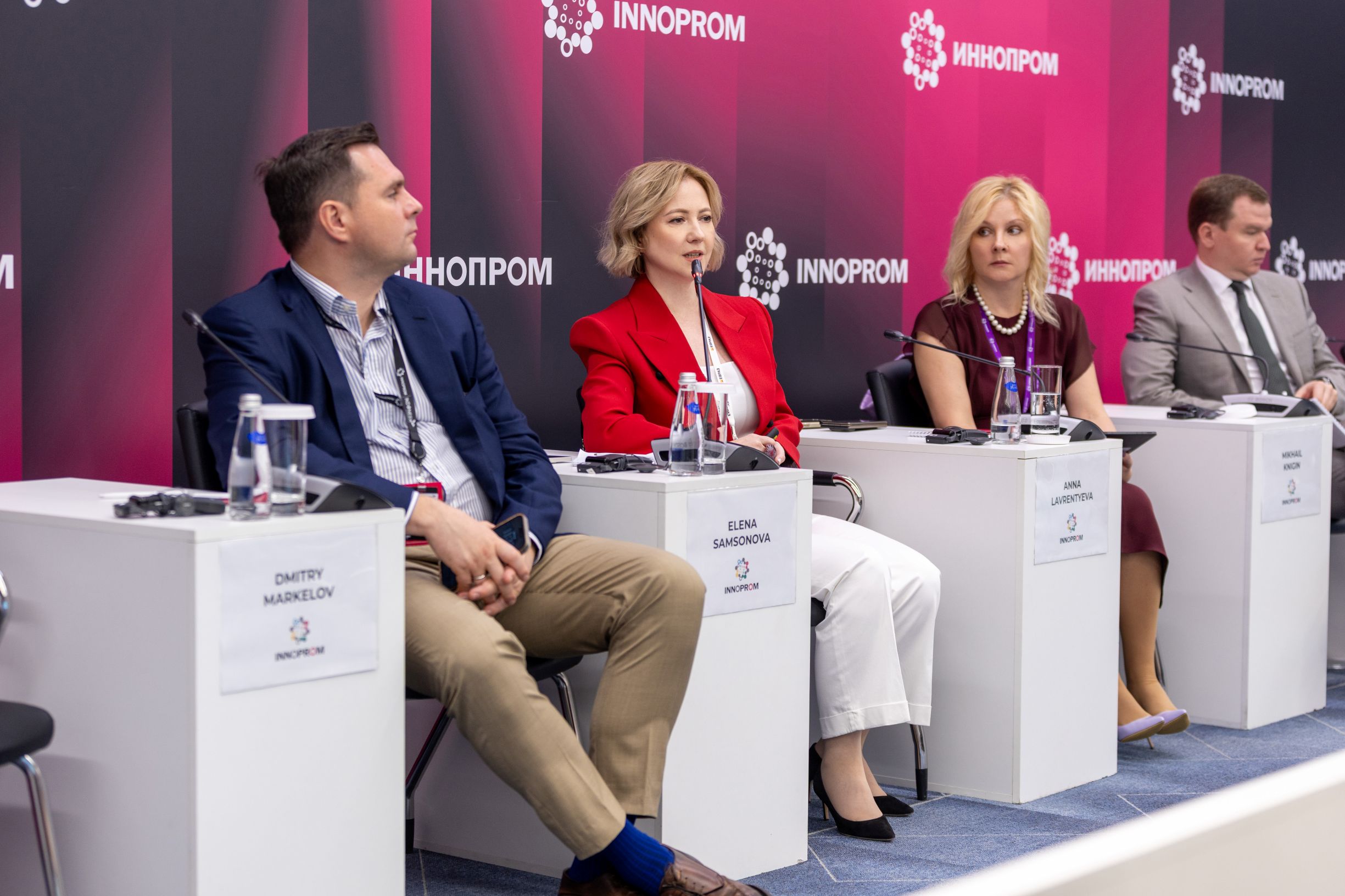 Вице-президент ЕВРАЗа по персоналу Елена Самсонова  представила на Иннопроме  комплексную систему подготовки инженерных кадров
