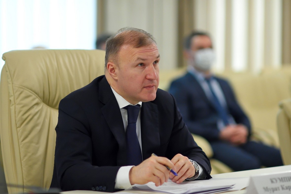 Кумпилов принял участие в заседании Совета при полпреде президента в ЮФО